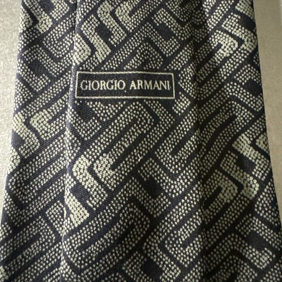 PRE OWNED DESIGNER GIORGIO ARMANI TIE - Picture 1 of 4